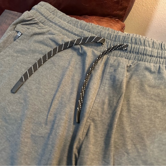 Bear Bottom Tech Short 7” inseam Charcoal Gray Large - Picture 4 of 16